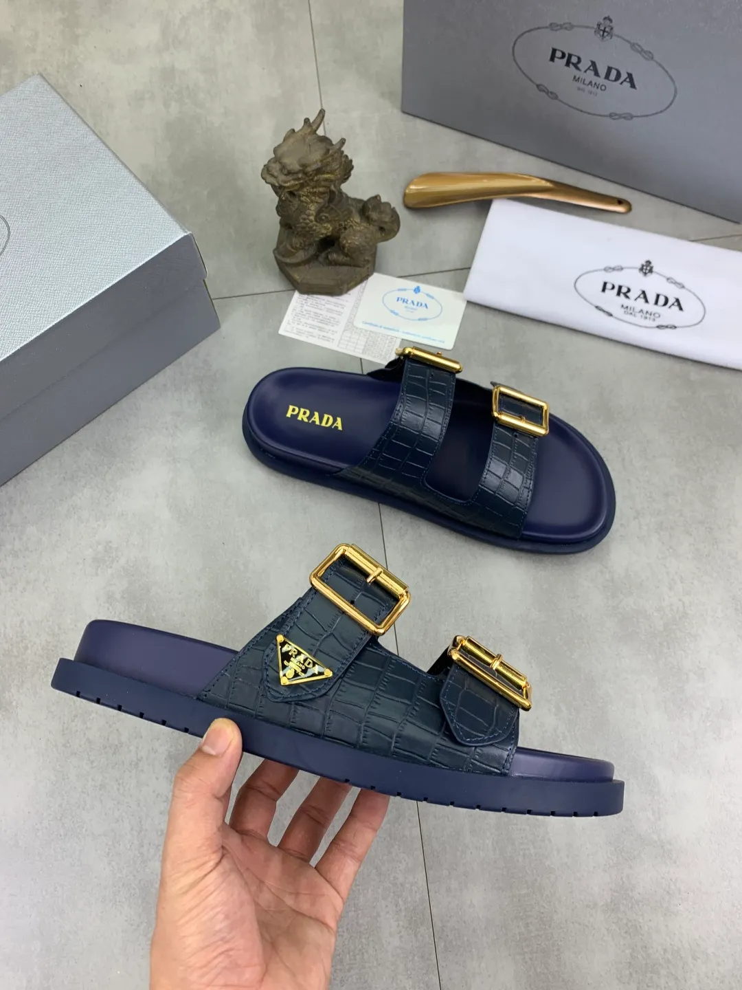 Men's shoes 💰P340💰【New style】🎁🎁🎁 PRADA Prada's new casual slippers, original official website, perfect workmanship, transmitting a kind of noble luxury, sublimating its definition of luxury in Prada's high-end extraordinary craftsmanship. Original combination outsole, code number: 38-44 (45 customized) Multiple colors 🉑️ to choose from